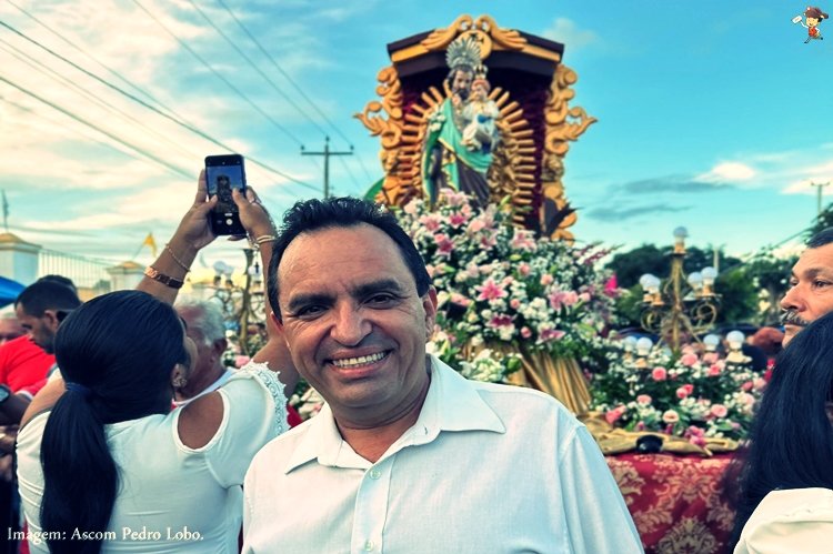 PEDRO LOBO PARTICIPA DA PROCISSÃO DE SÃO JOSÉ, EM CRATO, COM ACOMPANHAMENTO DE MILHARES DE DEVOTOS