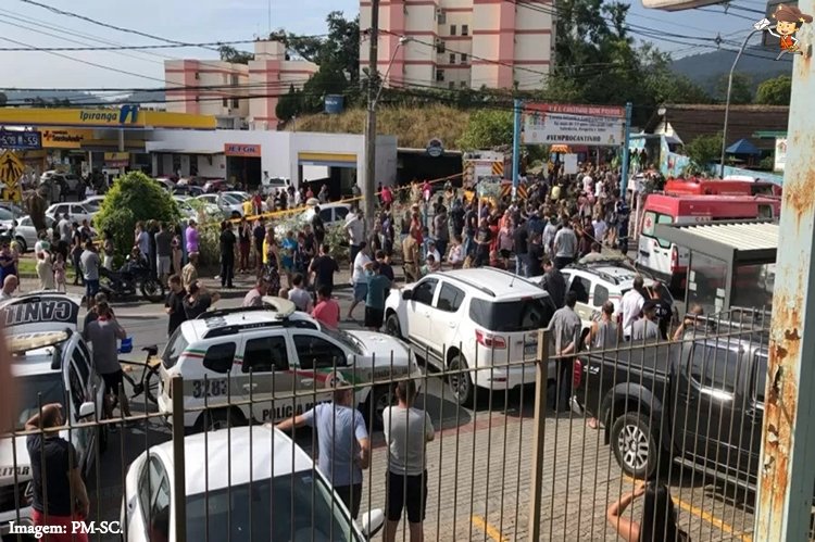 REPERCUTIU E ABALOU O MUNDO O FATO DE UM HOMEM TER INVADIDO CRECHE COM MACHADINHA E MATAR QUATRO CRIANÇAS